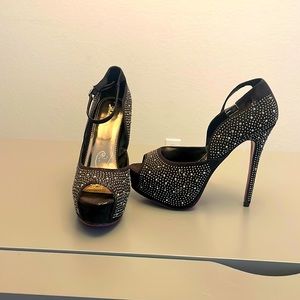 Black Studded peep Toe Platform High Heel with strap size 8 Lasonia like new